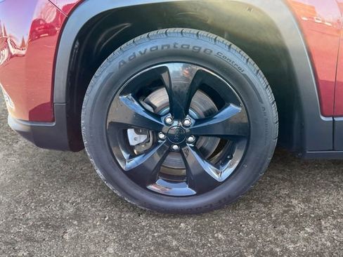 Used 2020 Jeep Cherokee Latitude Plus image 11