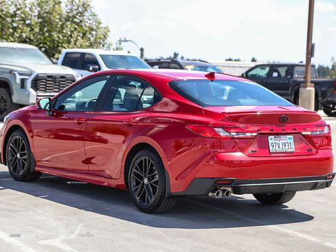 Used 2026 Toyota Camry SE FWD image 7
