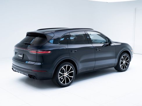 Certified 2022 Porsche Cayenne S Platinum image 9