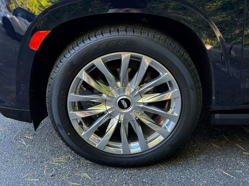 Used 2023 Cadillac Escalade Premium Luxury w/ Performance Package image 4