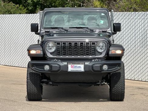 Used 2024 Jeep Gladiator Sport AWD/4WD image 6