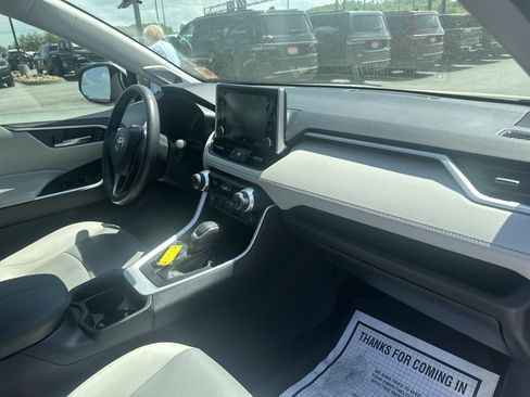 Used 2021 Toyota RAV4 XLE Premium FWD image 29
