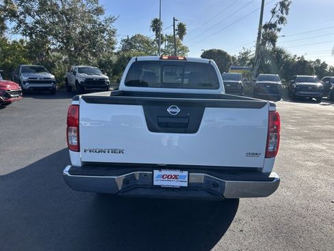 Used 2017 Nissan Frontier SV image 5