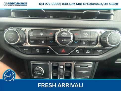 Used 2024 Jeep Wrangler Unlimited Sahara w/ Technology Group AWD/4WD image 24