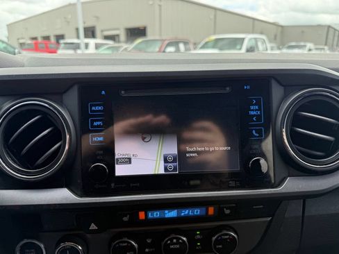 Used 2017 Toyota Tacoma TRD Sport AWD/4WD image 26