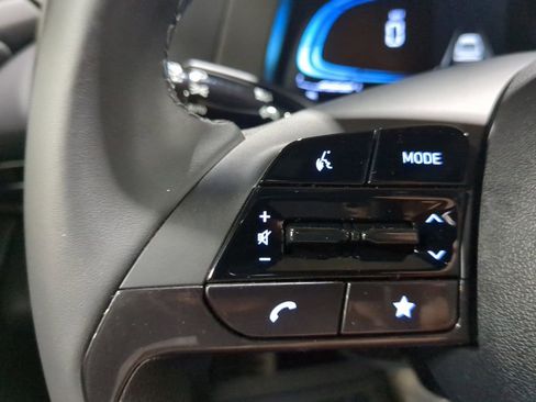 Certified 2025 Hyundai Elantra Sport image 29