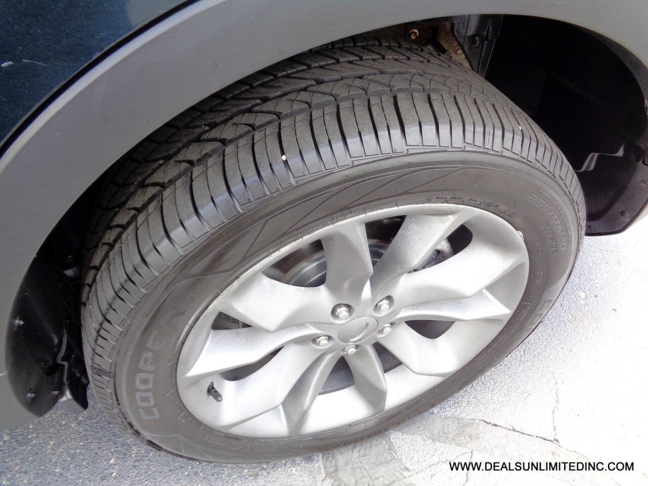 Used 2014 Ford Explorer XLT w/ Equipment Group 202A AWD/4WD image 6