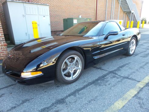 Used 2001 Chevrolet Corvette Coupe w/ Preferred Equipment Group2 image 40