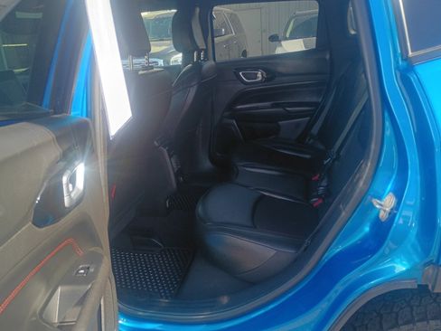 Used 2025 Jeep Compass Trailhawk AWD/4WD image 12