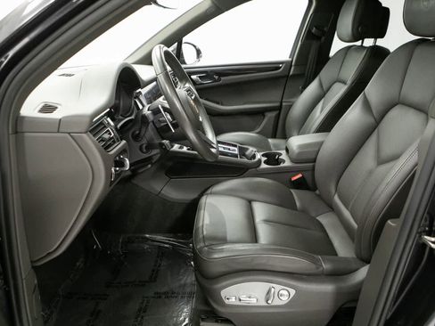 Certified 2024 Porsche Macan AWD/4WD image 22