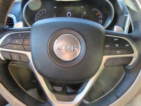 Used 2017 Jeep Grand Cherokee Limited w/ Luxury Group II image 31