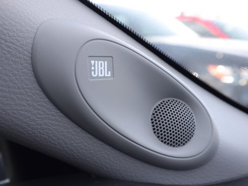 Used 2018 Toyota Camry XLE image 10