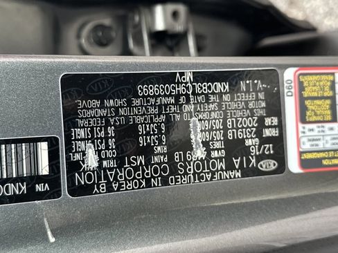 Used 2017 Kia Niro LX image 36