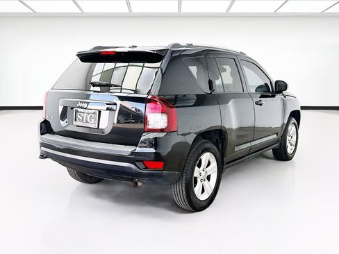 Used 2016 Jeep Compass Latitude w/ All Weather Capability Group AWD/4WD image 4