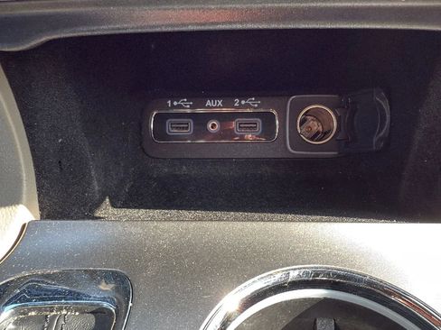 Used 2018 Jeep Grand Cherokee Limited image 13