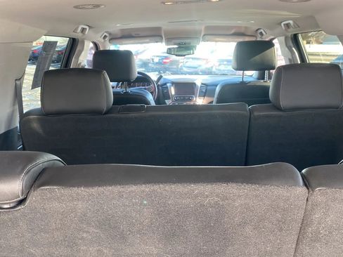 Used 2018 Chevrolet Suburban LT RWD image 20