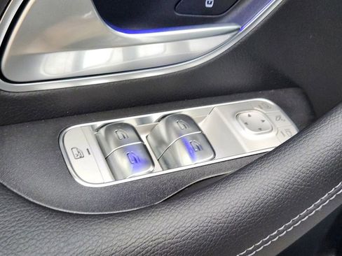 Used 2025 Mercedes-Benz GLS 450 4MATIC image 9