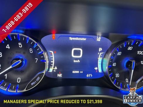 Used 2023 Chrysler Pacifica Touring-L FWD image 2