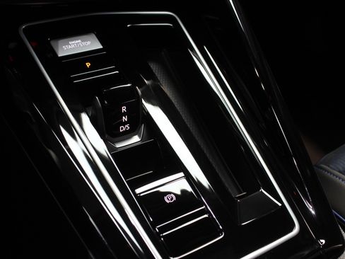 Used 2025 Volkswagen Golf R Black Edition w/ Euro Stye Package image 41