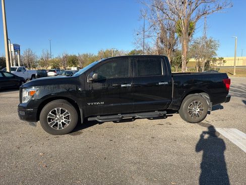 Used 2021 Nissan Titan SV w/ SV Convenience Package image 2
