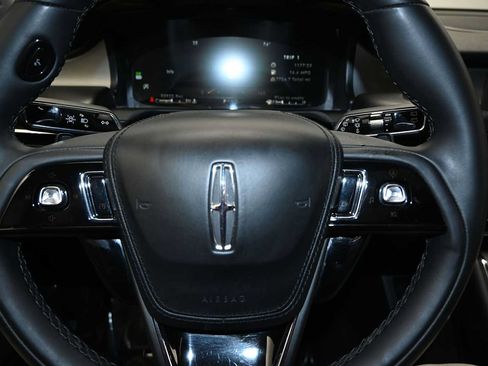Used 2023 Lincoln Aviator AWD w/ Premium Package image 11