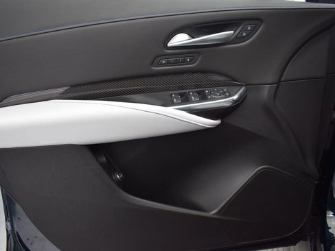 Certified 2025 Cadillac XT4 Sport image 9