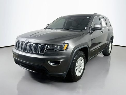 Used 2019 Jeep Grand Cherokee Laredo RWD image 3