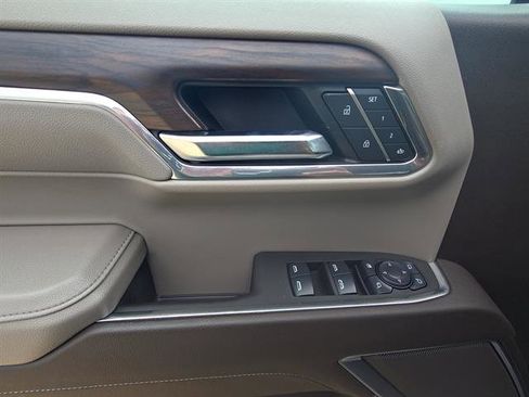 Used 2025 GMC Sierra 1500 SLT image 9