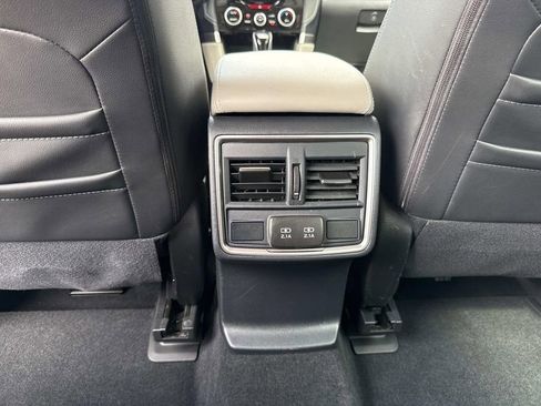 Used 2023 Subaru Forester Limited AWD/4WD image 17