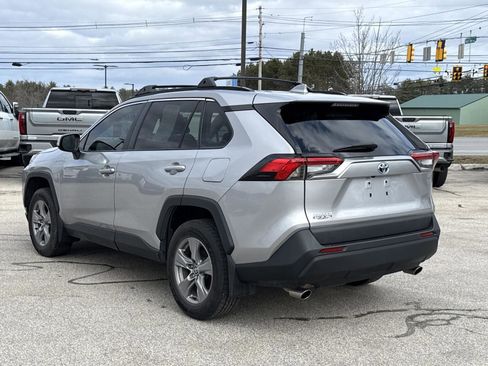Used 2022 Toyota RAV4 XLE w/ Convenience Package AWD/4WD image 4