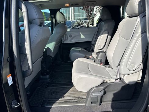 Used 2025 Toyota Sienna XLE w/ XLE Plus Package AWD/4WD image 13