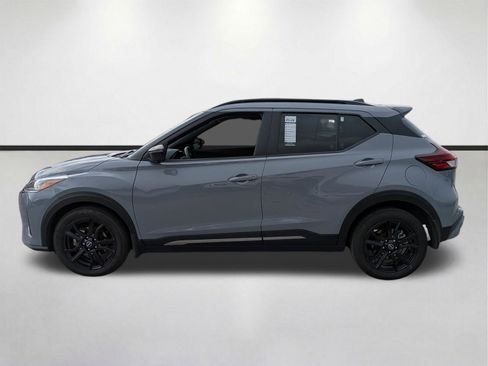 Used 2022 Nissan Kicks SR w/ Interior Electronics Package FWD image 7