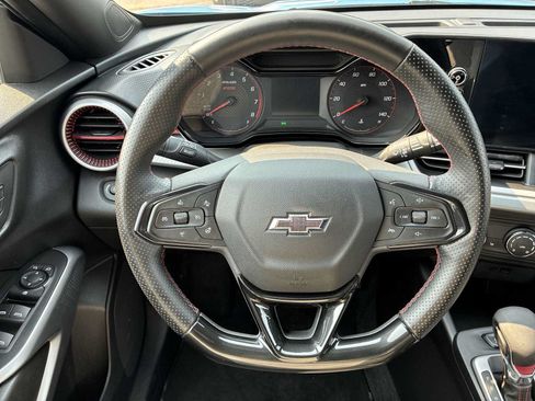 Used 2024 Chevrolet Trax RS w/ Sunroof Package FWD image 11