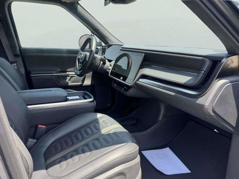 Used 2025 Rivian R1S Adventure AWD/4WD image 59