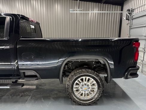 Used 2022 Chevrolet Silverado 3500 High Country w/ Z71 Off-Road Package image 5