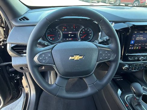 Used 2023 Chevrolet Traverse LT FWD image 18