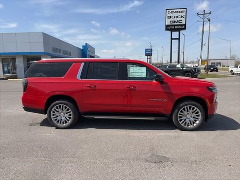 New 2026 Chevrolet Suburban LT image 7