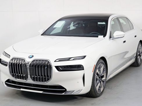 Used 2023 BMW i7 xDrive60 AWD/4WD image 56