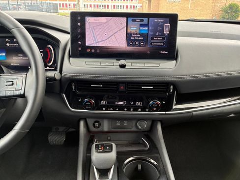 Used 2026 Nissan Rogue SL FWD image 14