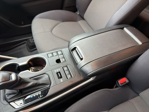Used 2023 Toyota Highlander LE image 30