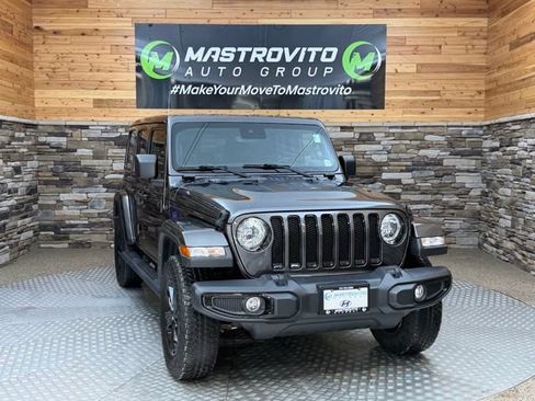 Used 2022 Jeep Wrangler Unlimited Sahara AWD/4WD image 2