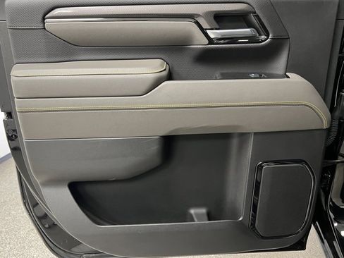 Used 2024 Chevrolet Silverado 2500 ZR2 w/ Technology Package image 45