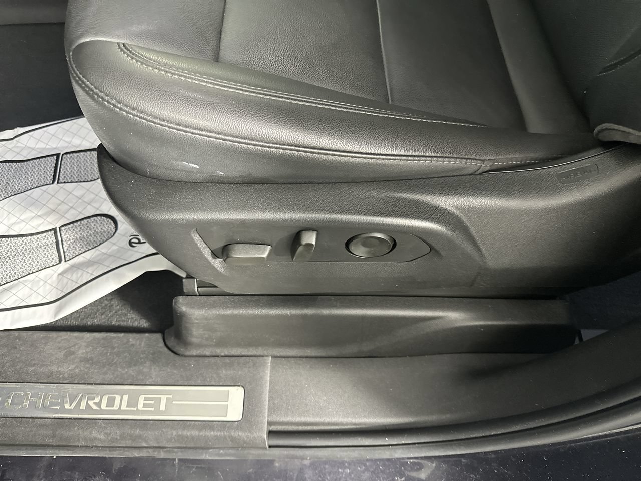 Used 2022 Chevrolet Tahoe LT w/ Luxury Package RWD image 4
