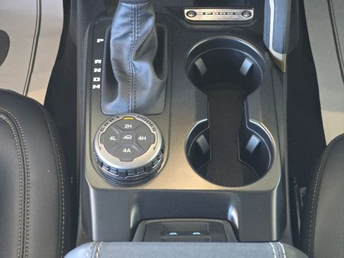 New 2025 Ford Bronco Badlands image 25