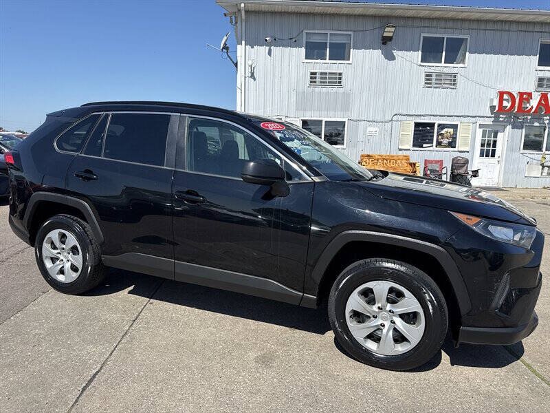 Used 2021 Toyota RAV4 LE AWD/4WD image 10