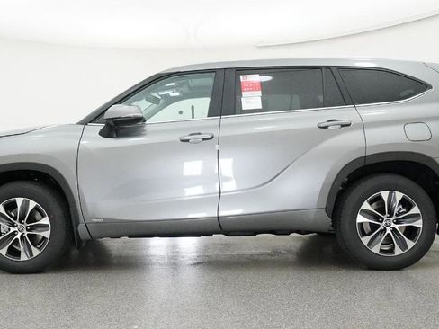 New 2026 Toyota Highlander XLE image 25