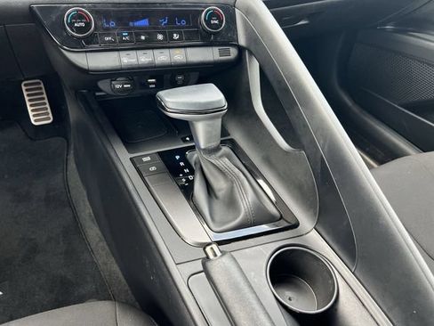 Used 2025 Hyundai Elantra Sport FWD image 22