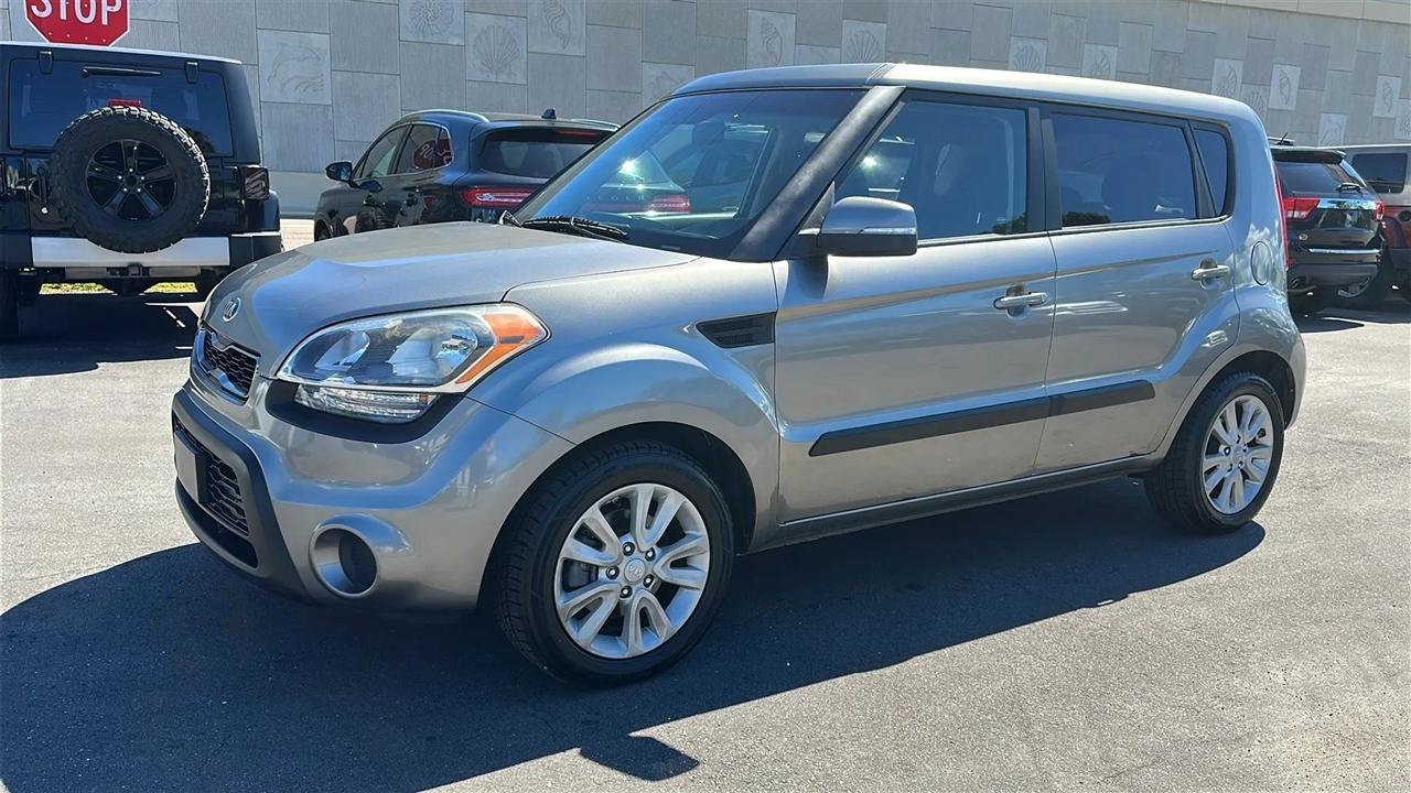 Used 2013 Kia Soul + FWD image 12