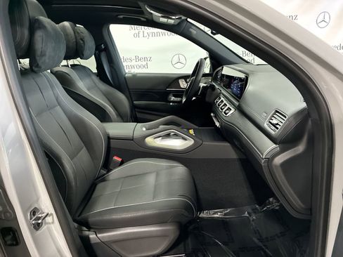 New 2025 Mercedes-Benz GLS 580 4MATIC image 12