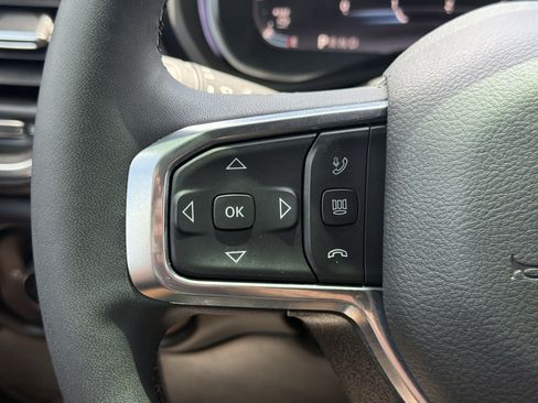 Used 2025 RAM 2500 Laramie AWD/4WD image 17